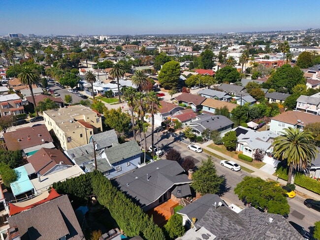 Building Photo - 2624 E 8th St
