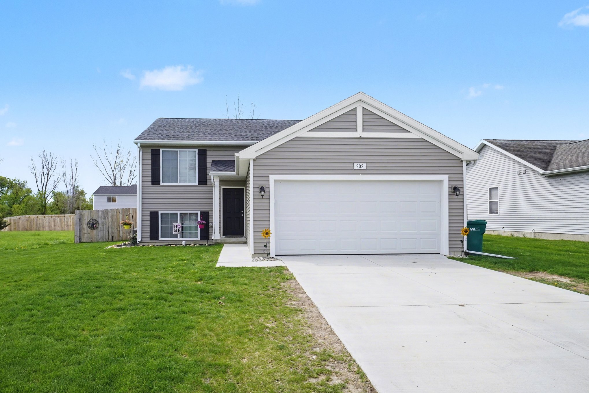 Building Photo - 202 Creek Pointe Cir
