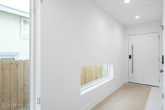 Building Photo - 114 12th Ave S