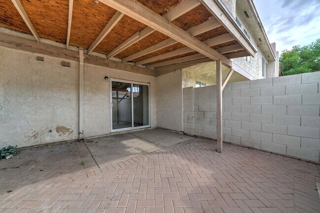 Building Photo - 3840 N 43rd Ave