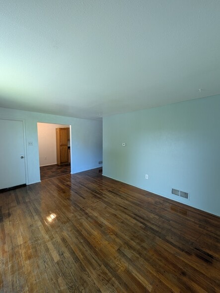 Building Photo - 37 Toponce Dr