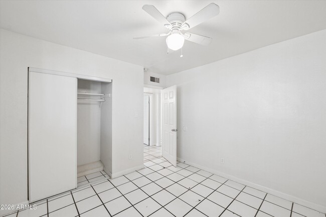 Building Photo - 2133 W Adams St
