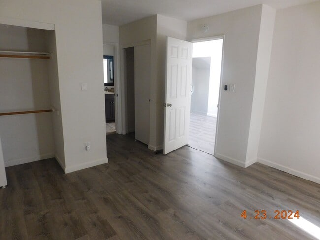 Building Photo - 400 Tepatitlan Ct