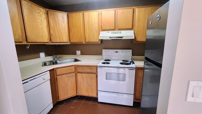 Building Photo - 56 Atwood St