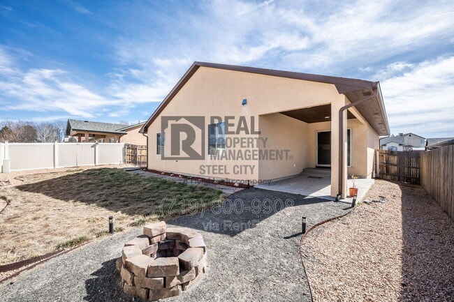 Building Photo - 21 Arrowsmith Dr