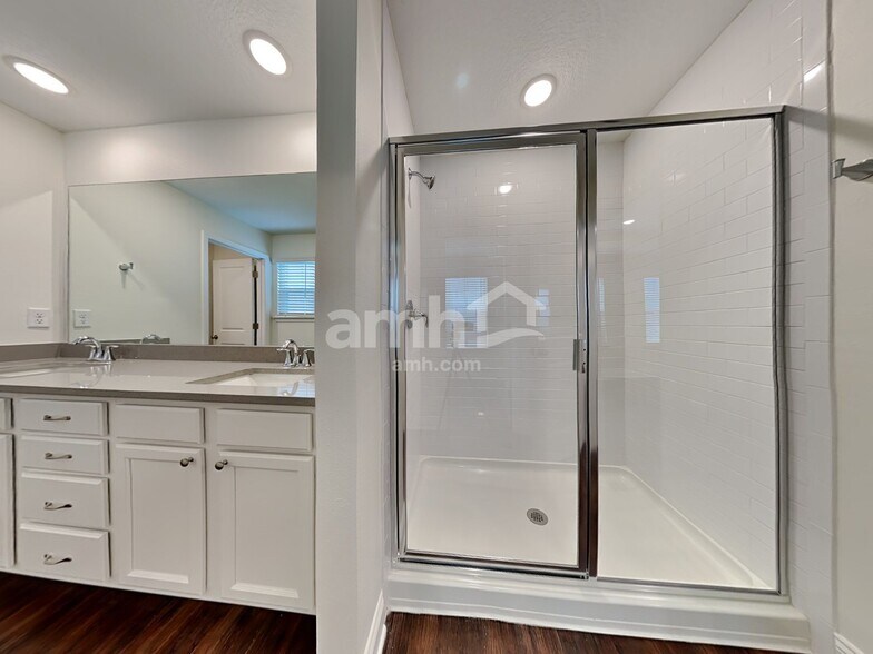 Building Photo - 425 Onate Cir