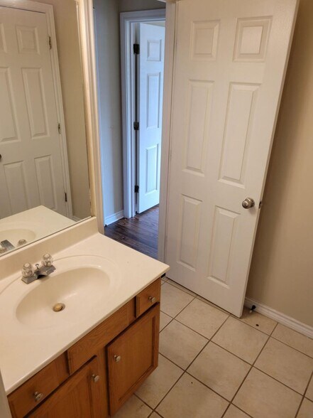 Building Photo - AUGUST 2026 PRE-LEASE!!  Adorable 4 Bedroom 2 Bathroom Home