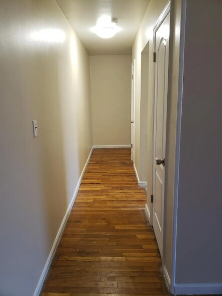 Building Photo - 401 US-22