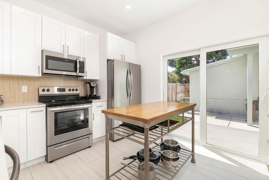 Building Photo - 520 El Vedado