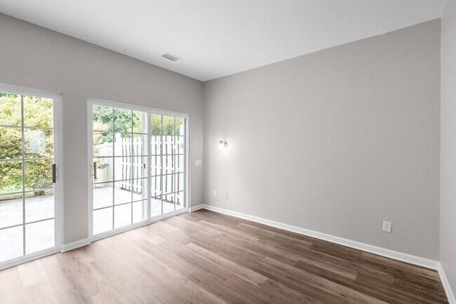 Building Photo - Spacious Townhome in Prime South Charlotte...