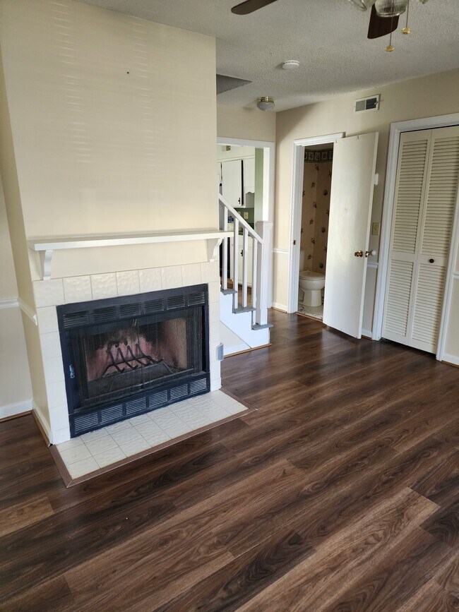 Building Photo - 105 Sandlewood Dr