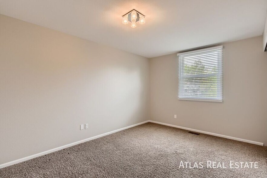 Building Photo - 1719 Hotchkiss Dr