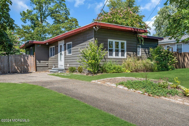 Building Photo - 105 Longfellow Ave