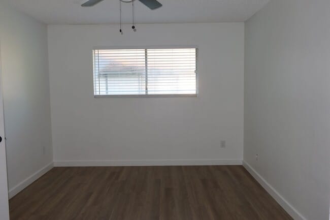 Building Photo - Aberdeen Duplex - 2Bd/2Ba - Remodeled - W/D - Fireplace - Garage - Fenced Patio - $1600
