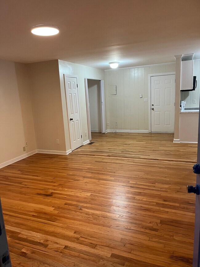 Building Photo - 4217 Colebrook Rd