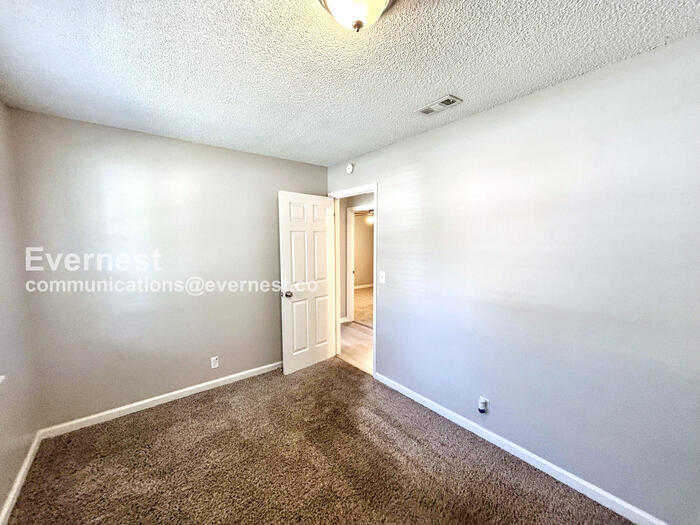 Building Photo - 4228 Valley Grove Dr