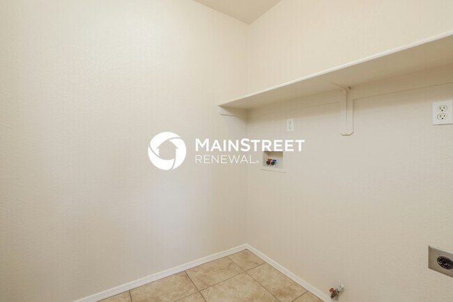 Building Photo - 4 Bedroom Pet-Friendly Home in TUCSON, AZ with Main Street Renewal