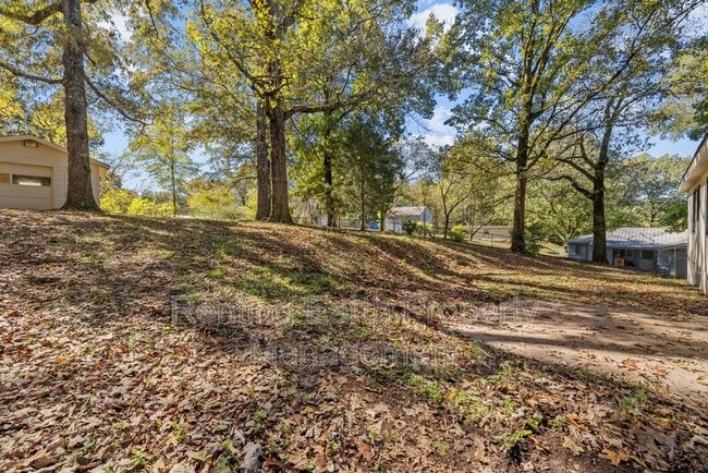 Building Photo - 405 18th Ave NW