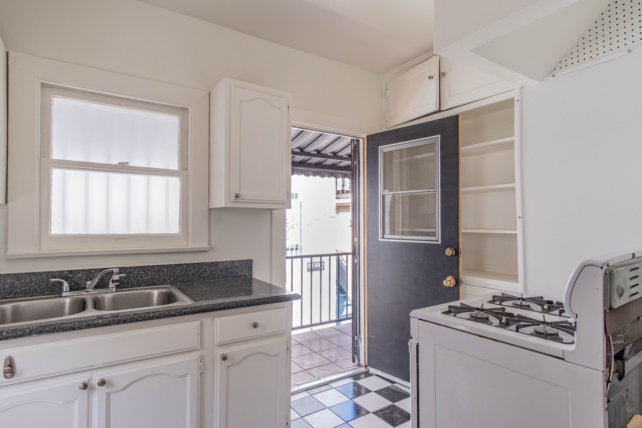 Building Photo - 612 Parkman Ave