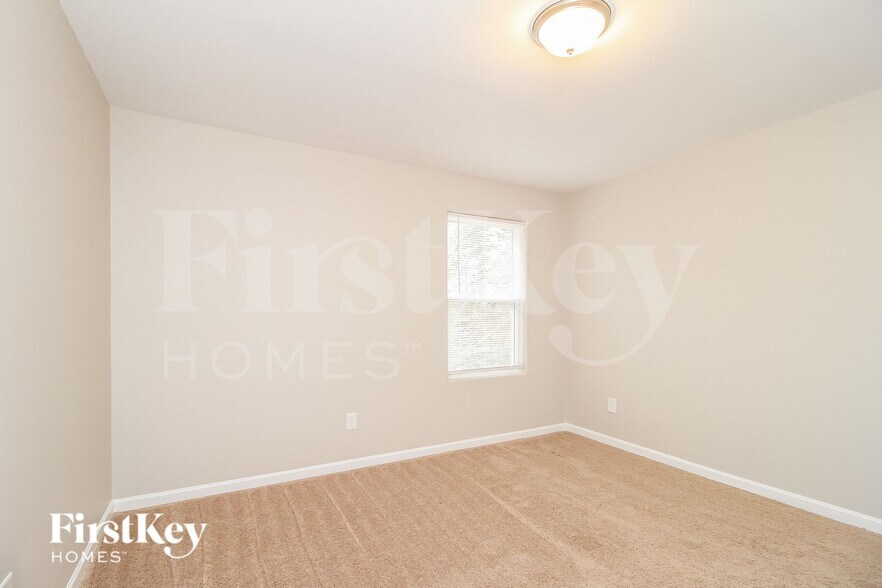 Building Photo - 274 Kendall Dr