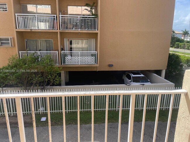 Building Photo - 3522 NE 171 St