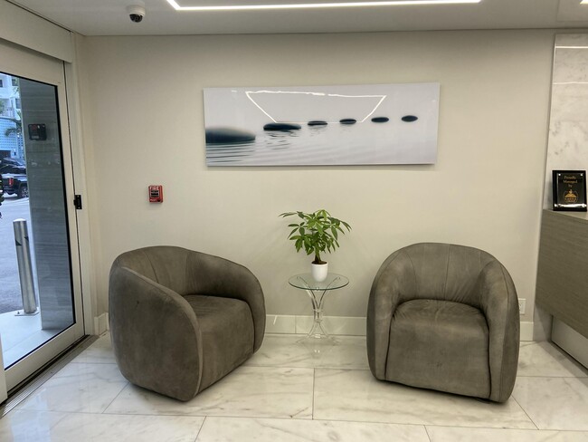 Building Photo - 340 Sunset Dr