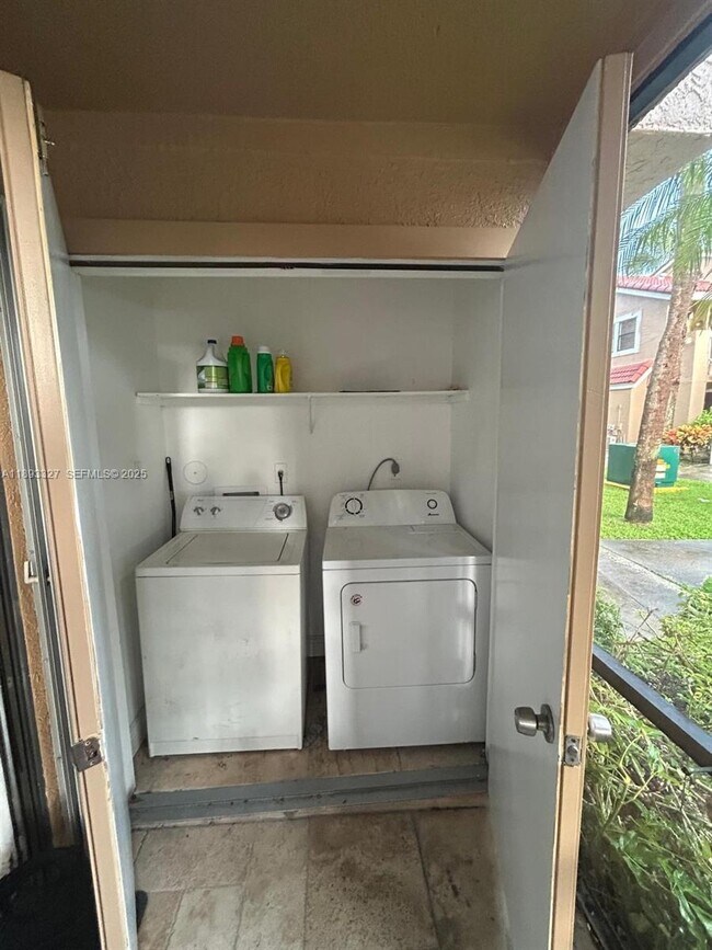 Building Photo - 15551 SW 104th Terrace