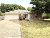 Building Photo - Available Now! Charming Single-Story Home in Waco with Modern Finishes & Spacious Yard