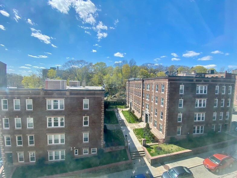 Building Photo - 1454 Beacon St