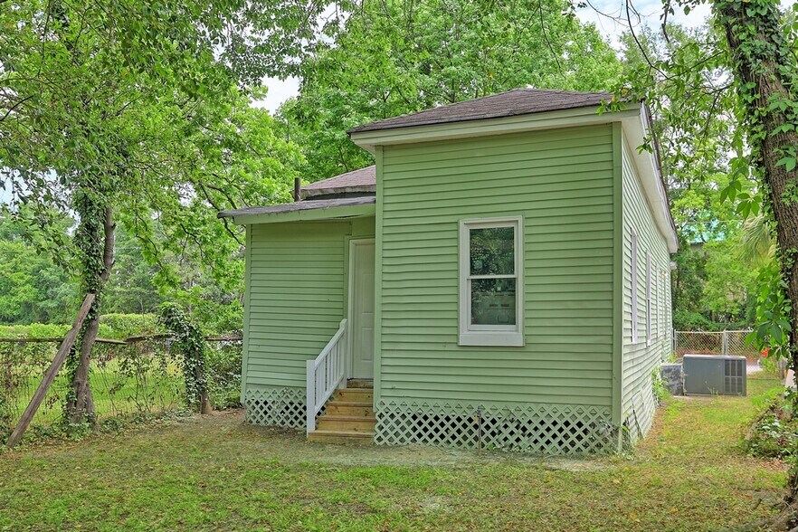 Building Photo - 917 Elliott Ave