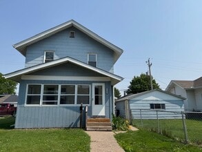 Building Photo - 3 Bedroom House