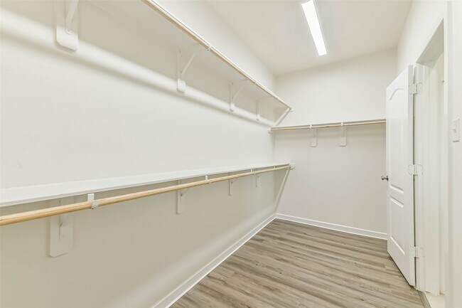 Building Photo - 9115 Brixham Dr
