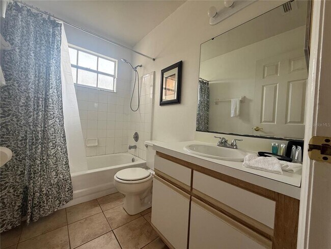 Building Photo - 2459 Sweetwater Club Cir