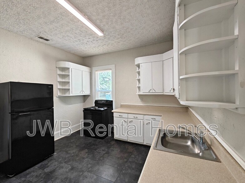 Building Photo - 3013 Dignan St
