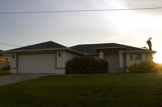 Building Photo - 2536 NW 19th Ave