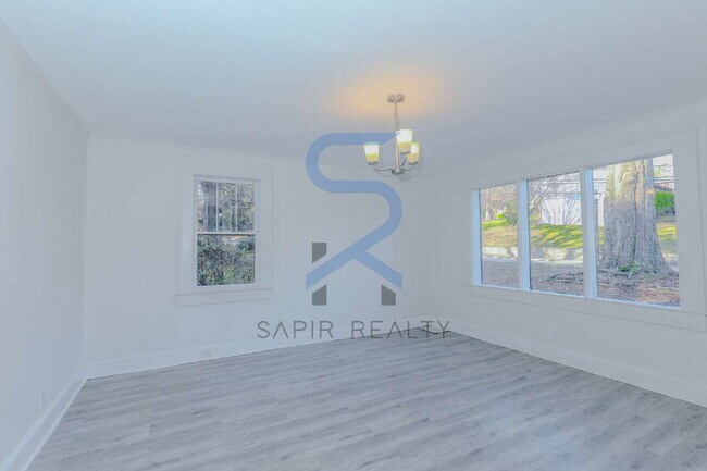 Building Photo - Cascade Heights Charm – 3BR/2BA Home in Southwest Atlanta