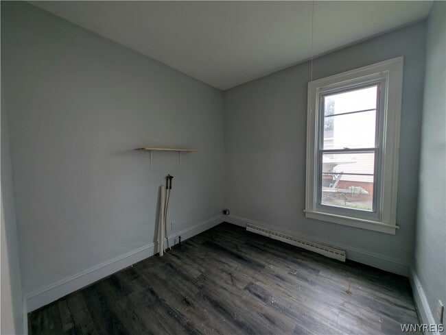 Building Photo - 627 Deer St
