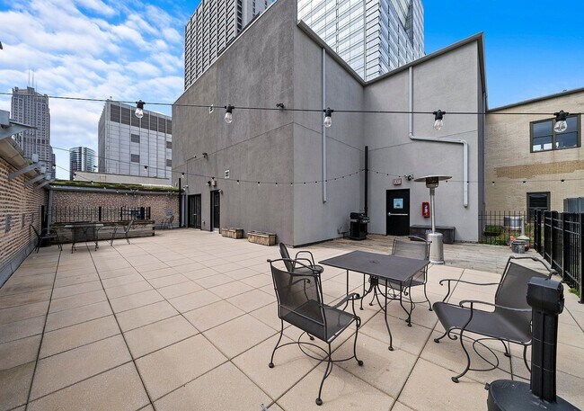 Building Photo - 8 W Monroe St