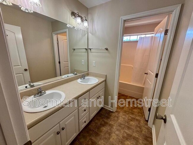 Building Photo - 4477 Country Glen Cir