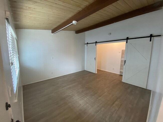 Building Photo - 2 Bedroom/1 Bathroom - Isla Vista