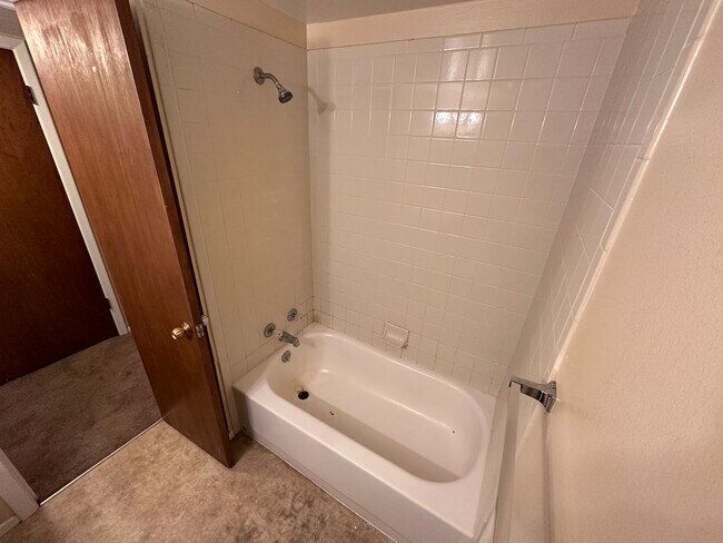 Building Photo - 820 Hot Springs Ave