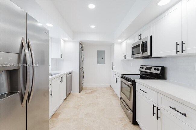 Building Photo - 2101 NE 63rd St