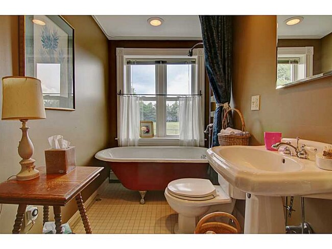 Building Photo - 43 Serpentine Rd