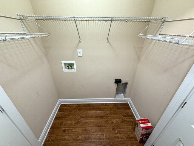 Building Photo - 3 Bedroom 2 Bath Home for Rent with Charmi...