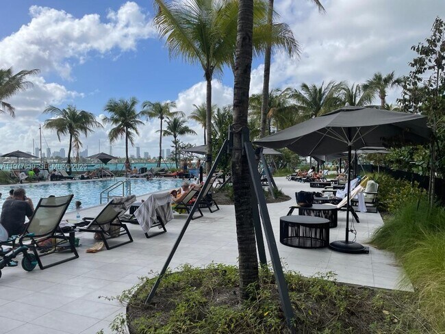 Building Photo - 1500 Bay Rd