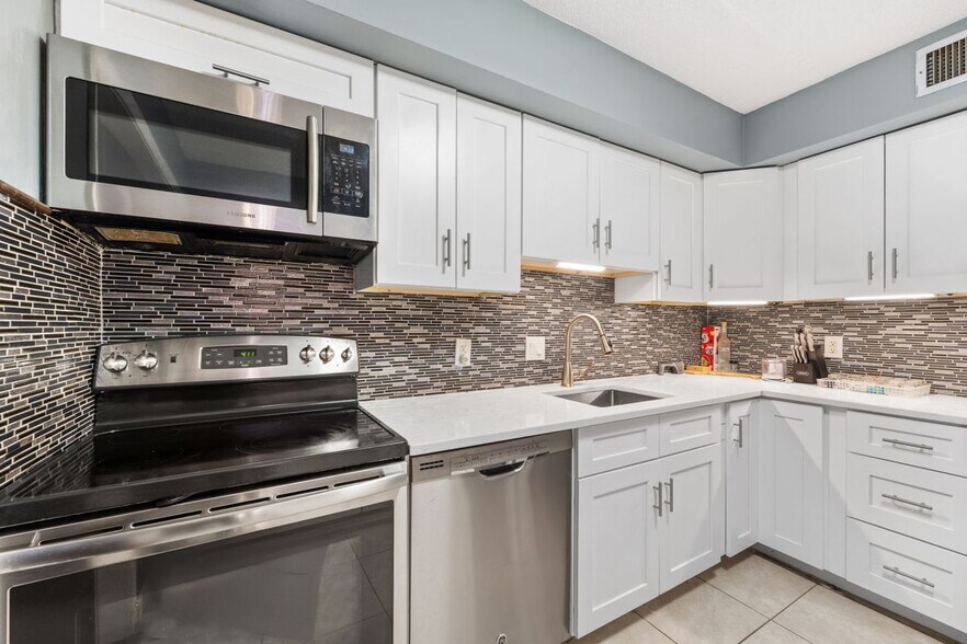 Building Photo - 11108 Valley Forge Cir