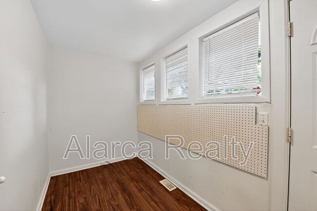 Building Photo - 207 Doster Ave