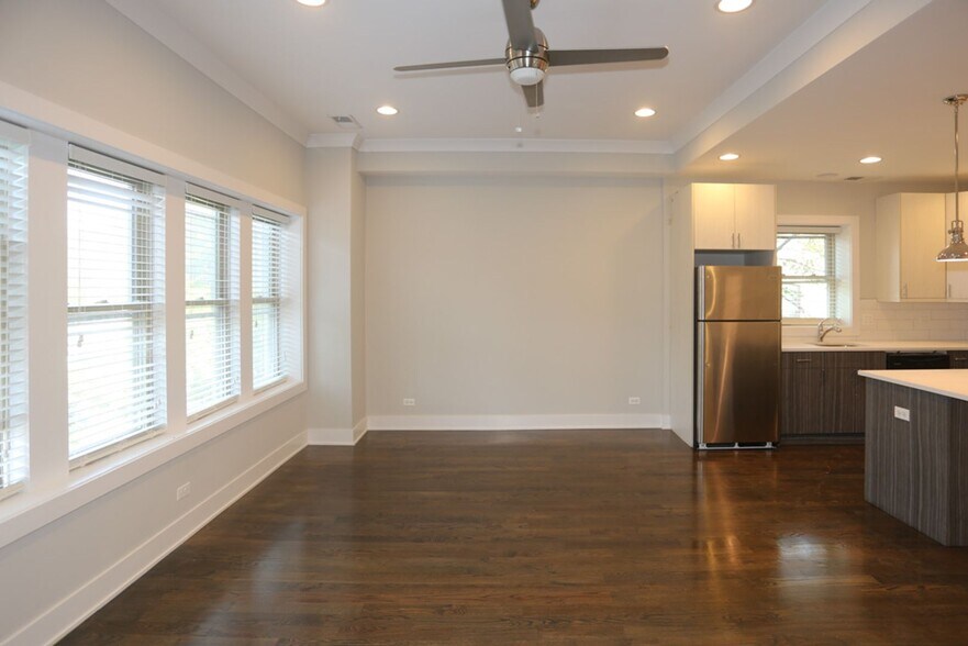 Building Photo - 3915 N Janssen Ave