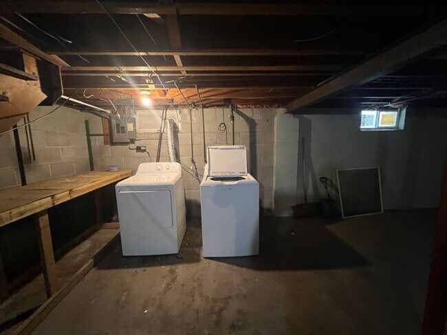 Building Photo - 1403/1405 Daley Avenue