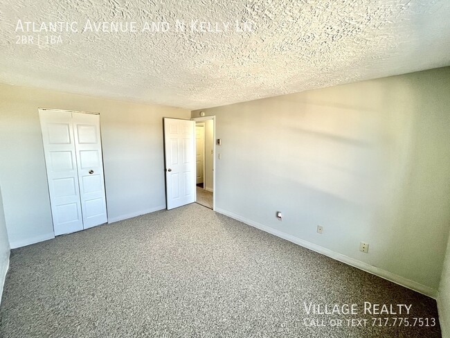 Building Photo - Newly-remodeled! Affordable 2-bed in Red L...